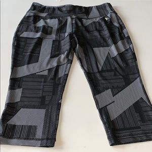 Danskin Now Fitted Fitness Dance Crops M (8-10)